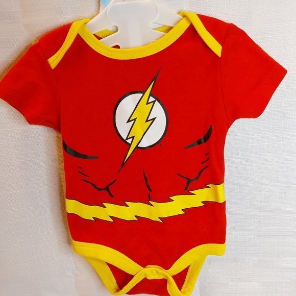Justice League oneies 3-6months - Picture 6 of 6